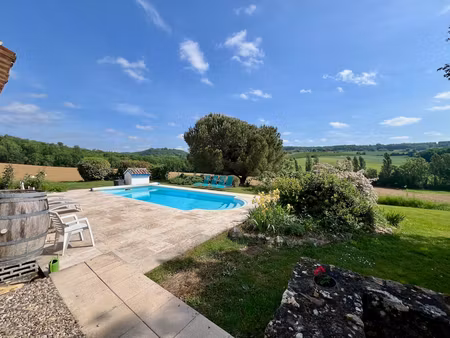 en campagne au calme venez découvrir une maison avec gite de 172m2 sur un terrain de plus 