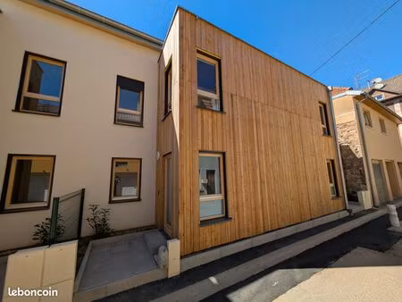 location maison t5 neuve (99 m²) avec jardin et terrasse - plein centre de cernay
