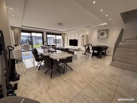 maison 6 pièces 160 m²