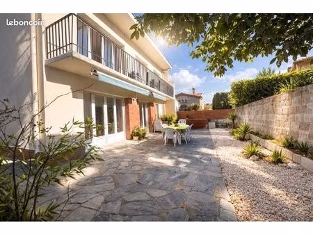 5 belles chambres pour cette maison de 160 m2 sur terrain de 323 m2  secteur clinique