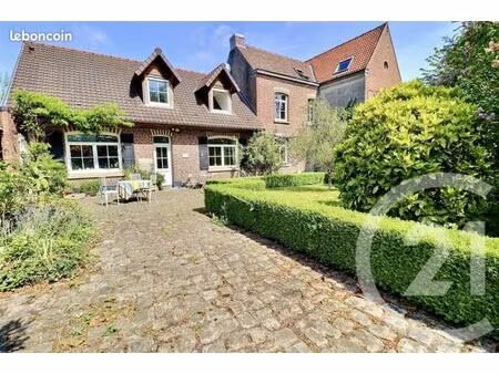 maison 8 pièces 302 m²