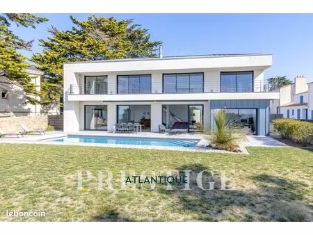 villa 7 pièces 256 m²