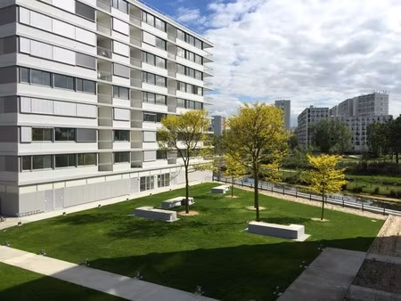 t2 meublé avec balcon et parking à bordeaux