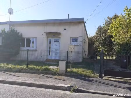 maison mitoyenne d'un cote