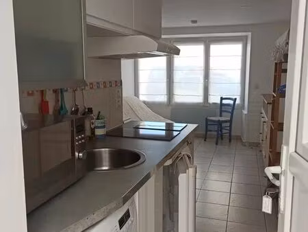 studio meublé à la chaume /en location à l'année