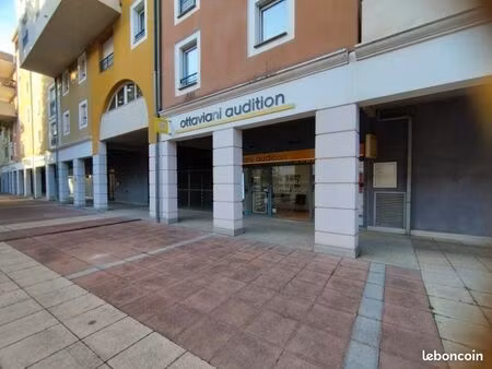 local 58 m²