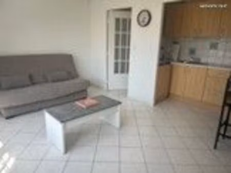 studio avec terrasse en rez-de-chaussée