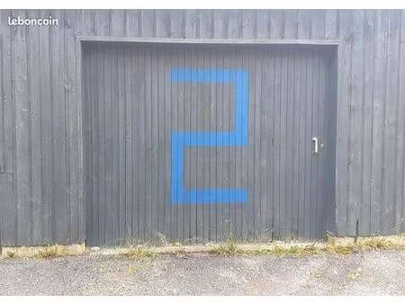 parking/box 1 pièce 17 m²