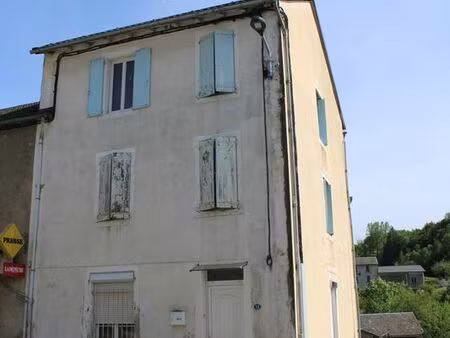 maison au coeur d'un petit village