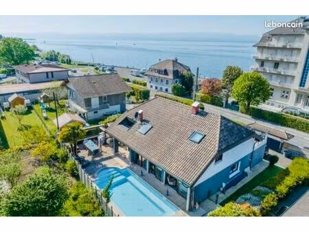 villa bord du lac