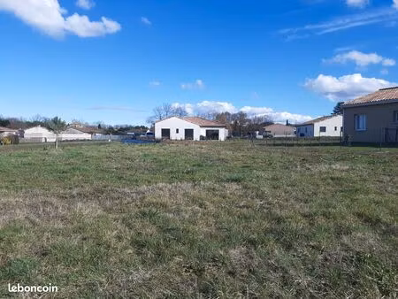 terrain 655 m² montans