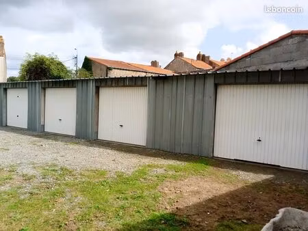 garage  box  garde meuble  cave de 22 m2