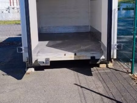 container isolé box garde meuble