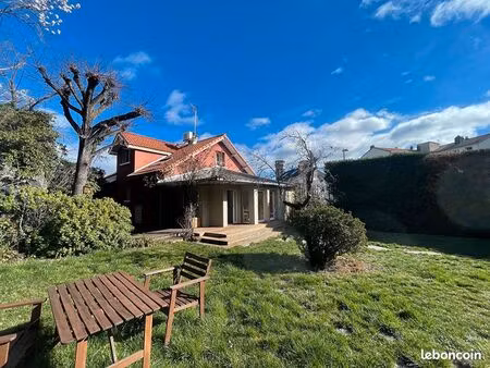 maison 7 pièces 145 m²