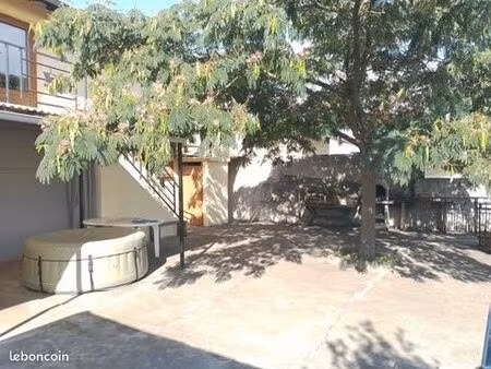 maison 138 m2 - jardin 200 m2- terrasse 93 m2 - garage 73 m2 - dépendance 43 m2