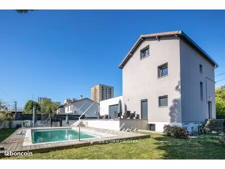 maison 6 pièces 149 m²