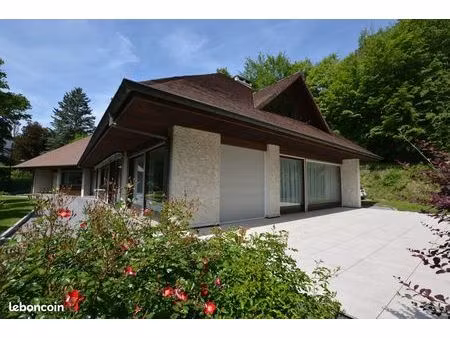 villa 9 pièces 307 m²