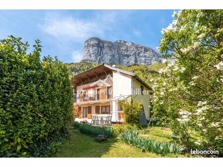 grande maison de village avec potentiel d'aménagement à la balme-de-thuy