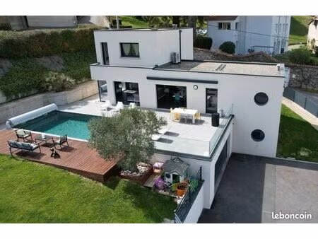 villa 5 pièces 165 m²
