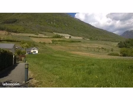 terrain 900 m² arbin
