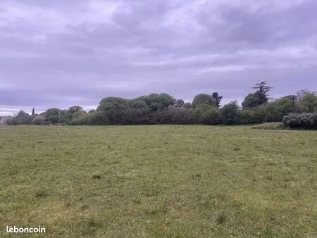 terrain 243 m² pertuis
