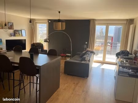 appartement récent 4 pièces avec balcon et vue dégagée quartier pont neuf