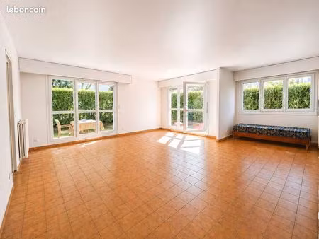 appartement 4 pièces 105 m² avec jardin et 2 parkings – bois-d’arcy