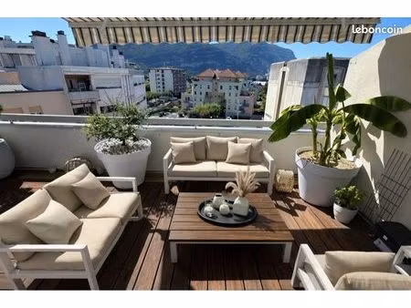 rare sur gaillard: t3 en attique 70m2 + terrasse 39m2
