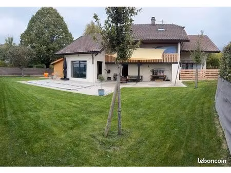 maison familiale rénovée avec piscine et 2 logements indépendants – à 15 min de genève