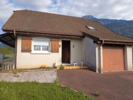 maison de 90 m sur terrain de 550 m