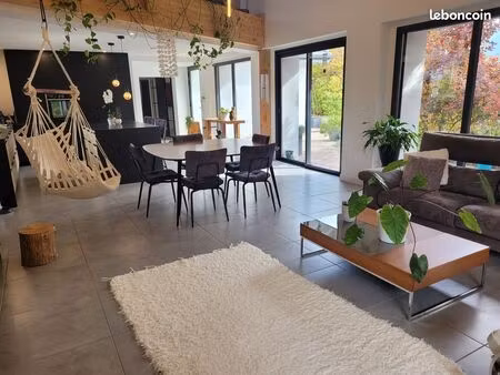 maison d’architecte – secteur calme et prisé – terrain 1000m2 – chauffage au sol - proche 