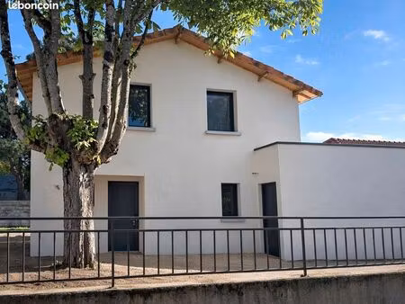 location annuelle :très belle maison de 155m2- 4 chambres-proche centre ville et commerces