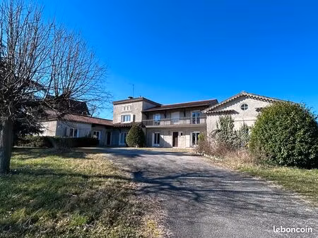 villa 10 pièces 265 m²