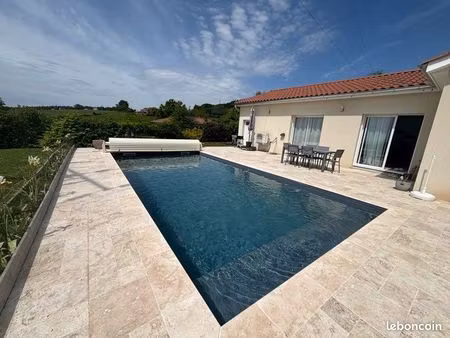 villa récente (2022) – vue panoramique & piscine