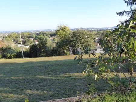 sur la ville d'albi grand terrain