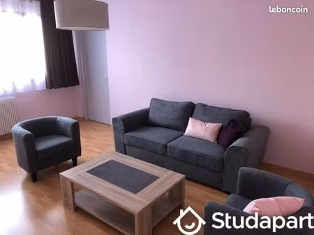 chambre 1 pièce 14 m²