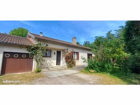 maison des années 1970 : 110 m2  sur un terrain de 1 162 m2