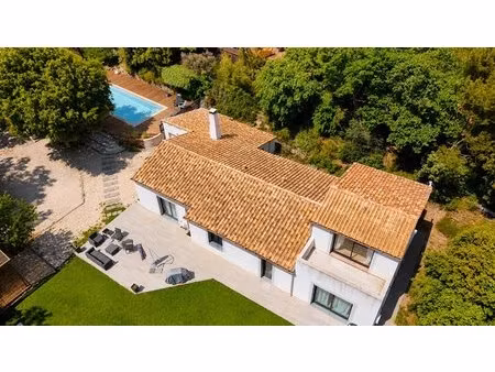 propriété familiale avec piscine et pool house sur plus de 2 000 m² – pourrières