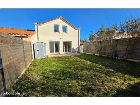 maison individuelle avec jardin et garage