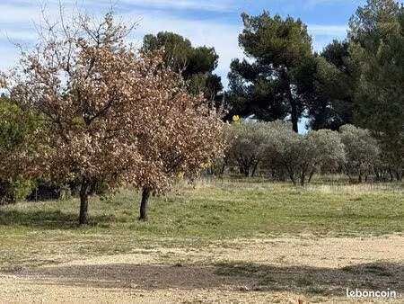 terrain 567 m² merindol