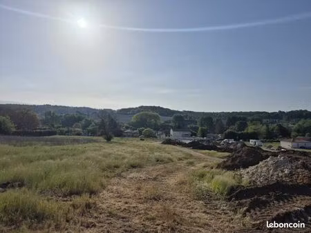 terrain 644 m² saint germain du salembre
