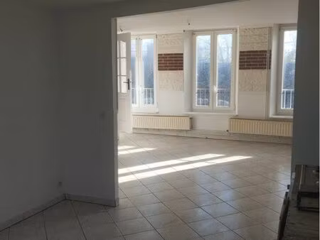 beau t3 + bureau de 74 m² – lumineux et fonctionnel – étroeungt