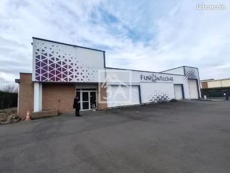bâtiment 700 m²