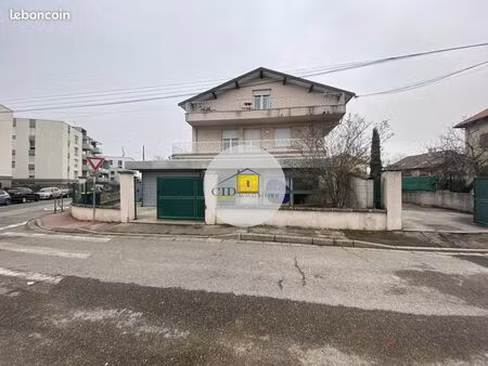 immeuble 10 pièces 470 m²