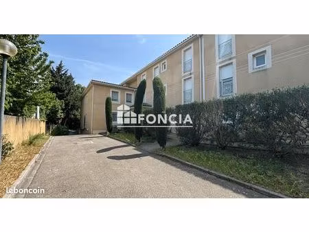 a vendre beau t4 avec jardin et garage dans une résidence de standing au pontet