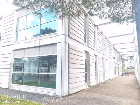 bureaux 1 200 m²