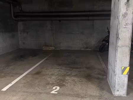 place parking / stationnement lyon 8