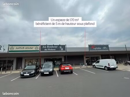 a louer local commercial 170 m²