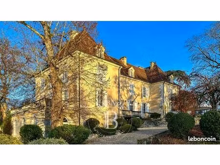 chateau 30 pièces 594 m²