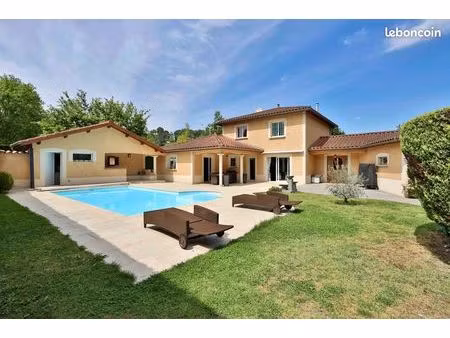 maison 6 pièces 153 m²